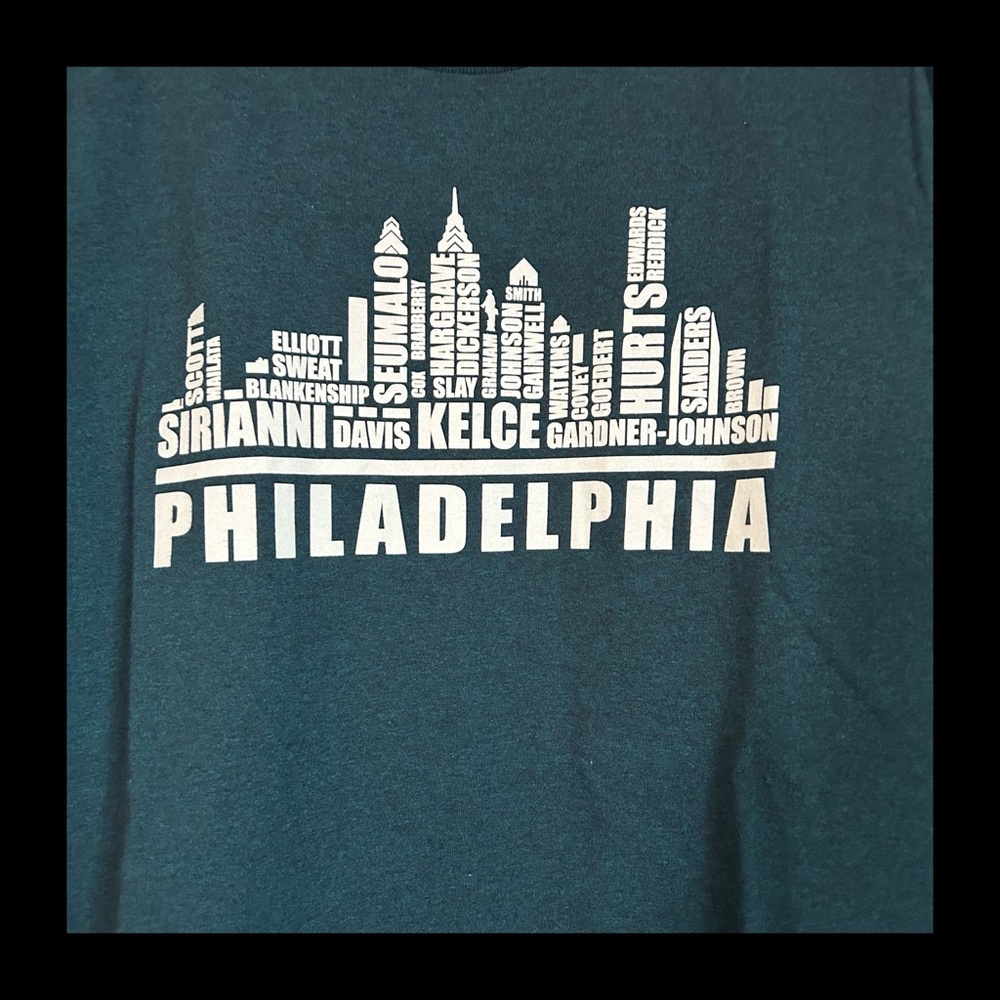 Philadelphia Eagles Skyline Graphic Tee